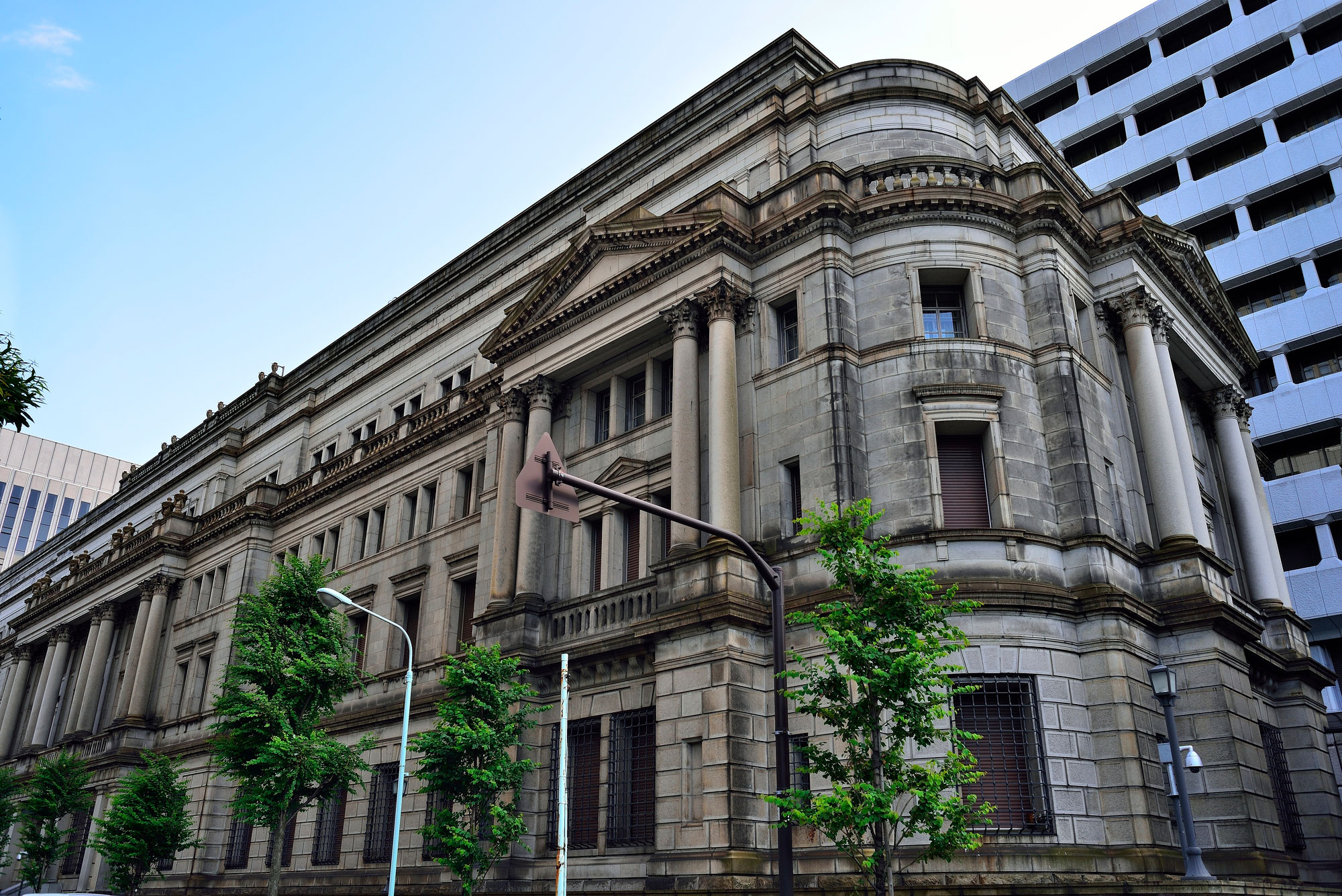 ユニクロが異次元緩和のETF購入で日銀の関連会社になる日
