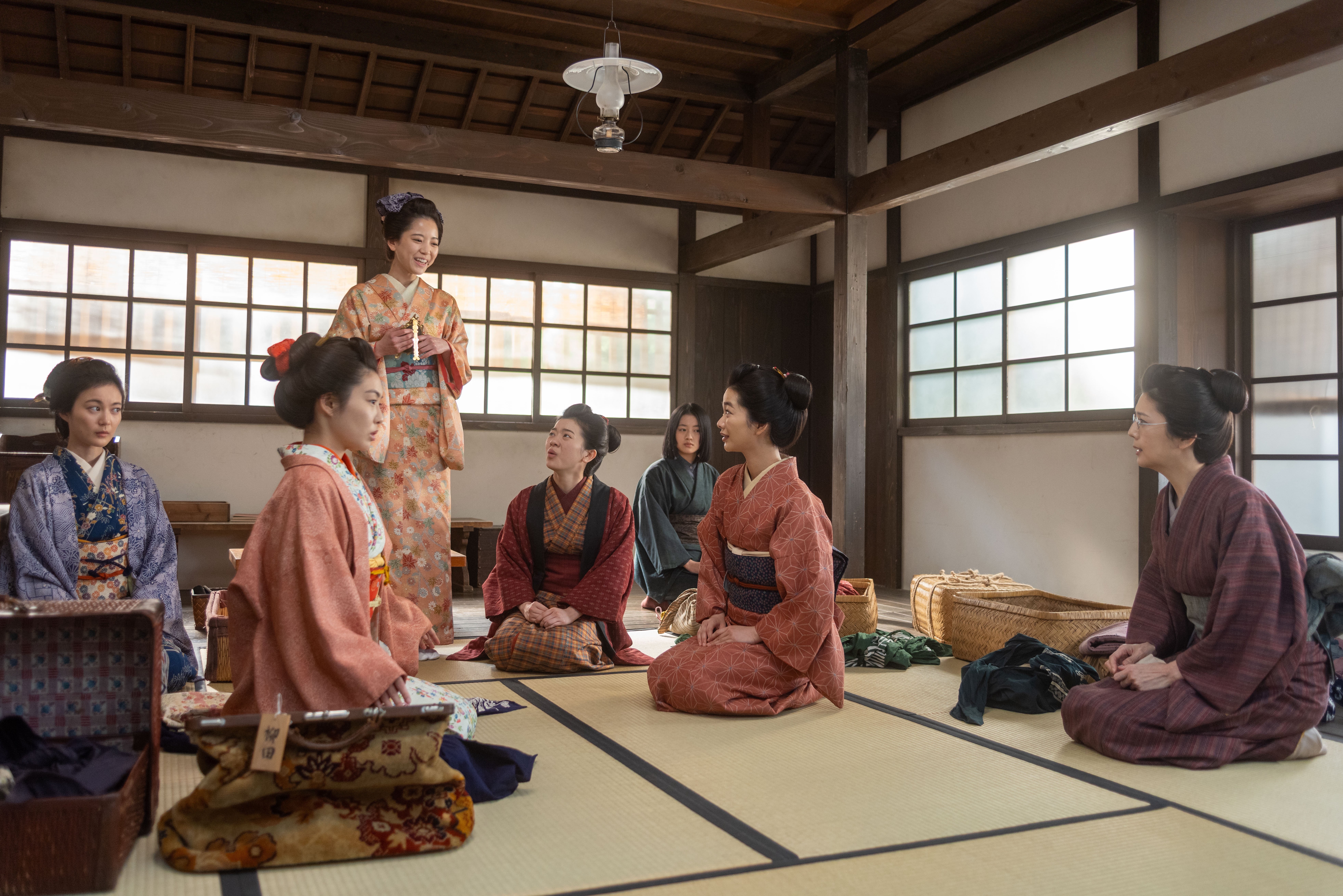 女性は仲が良くなるほど「キツい」？朝ドラ脚本家が“男性が作るセリフ”に抱いた違和感と解決策〈風、薫る第22回〉