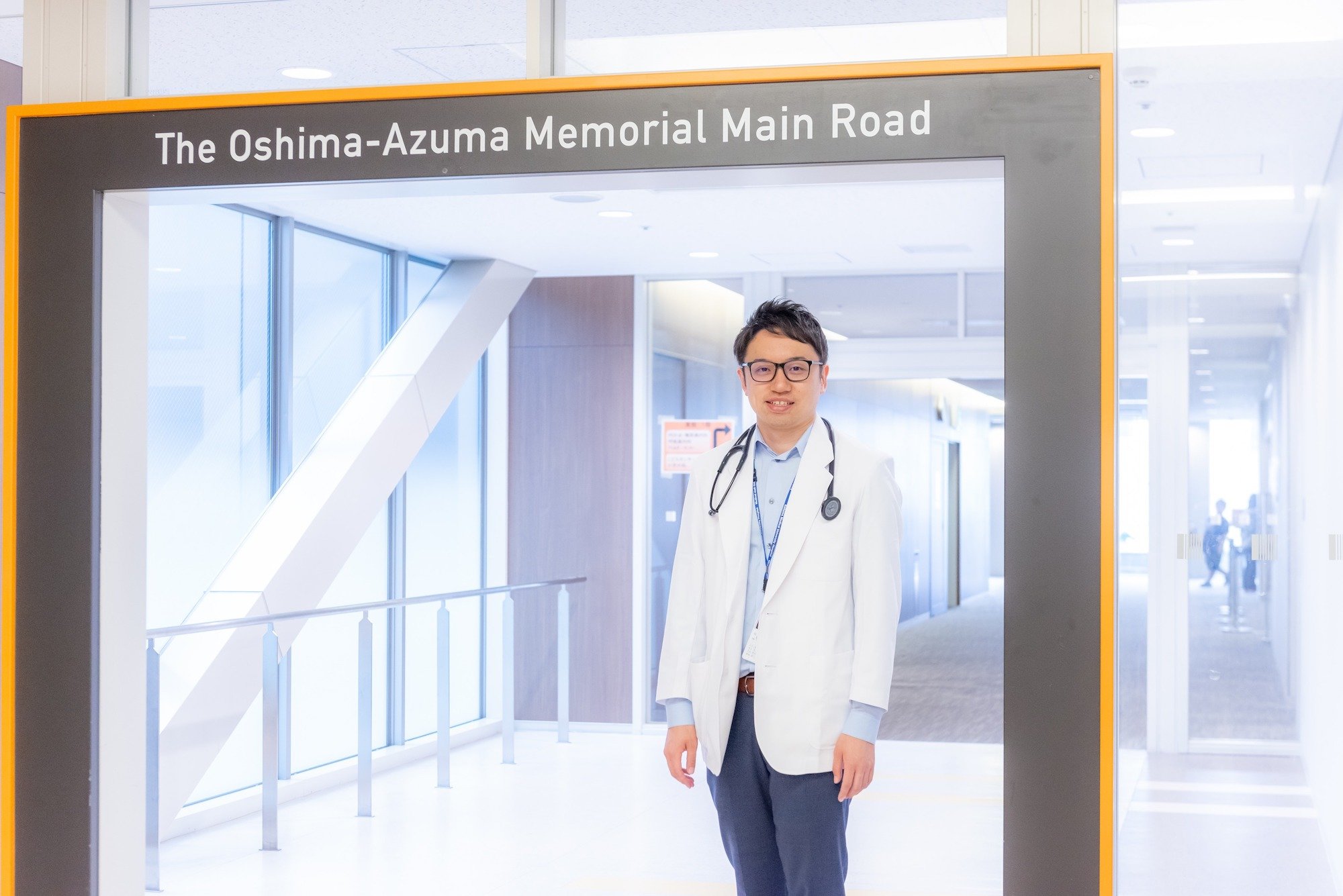 LINEのボットを活用して新型コロナウイルスワクチン接種に関するQ&Aサイトを立ち上げた山田悠史氏。現在ニューヨークの大学病院で勤務する現役の医師だ