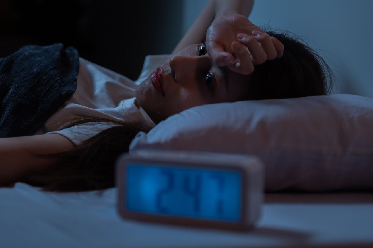 「人から言われたこと」を気にして眠れない…。グルグル思考を止める「魔法の言葉」とは？