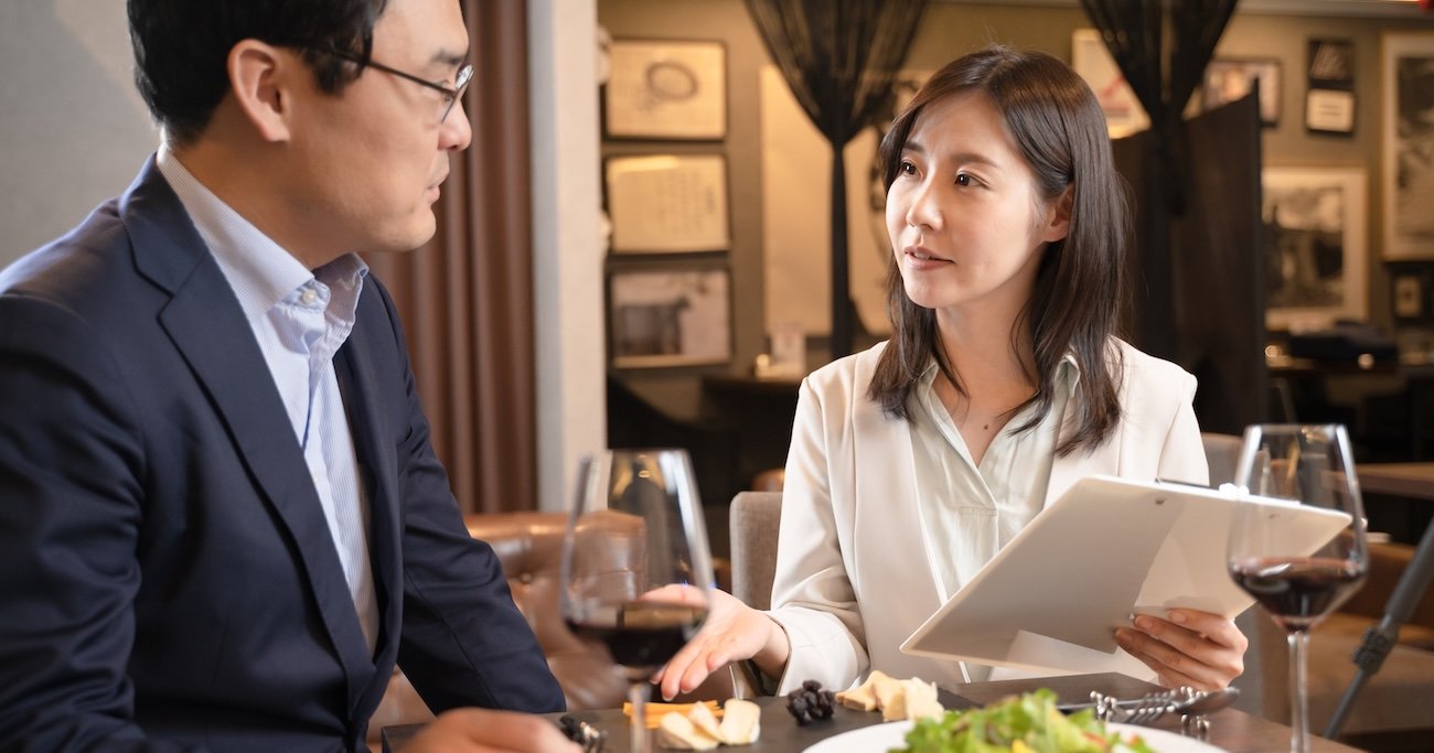 【ワイン選び】三流は「値段」で決め、二流は「リスト」を熟読する。では一流は？