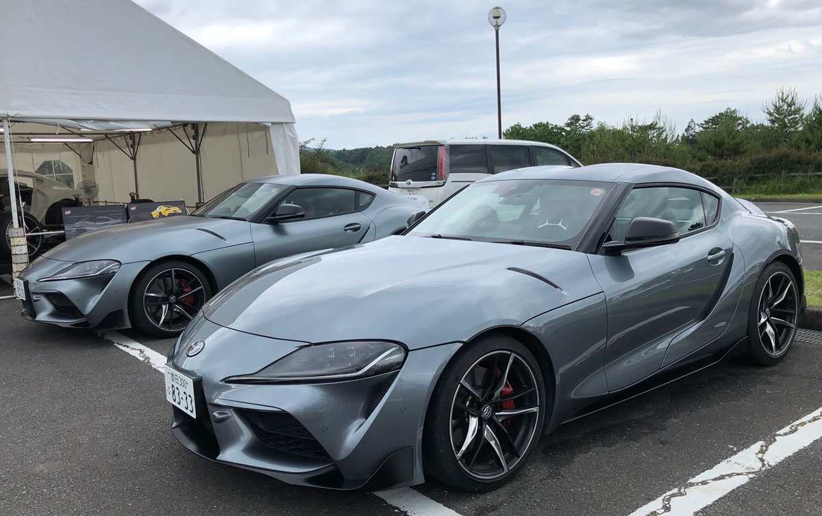 3リッター直6ターボ搭載の『RZ』。タイヤは19インチ装着。