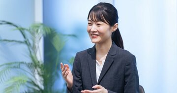 仕事ができる人の話の聞き方。3位は「メモをとる」。2位は「身を乗り出す」。では、1位は？