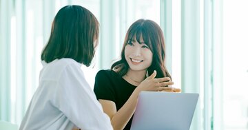 部下が困っている時、二流のリーダーは「具体的な指示を出す」→では一流のリーダーは?