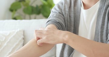 正体不明のじんましんが出てかゆい…。それ、帯状疱疹!忙しい人こそ速攻で受診すべき理由