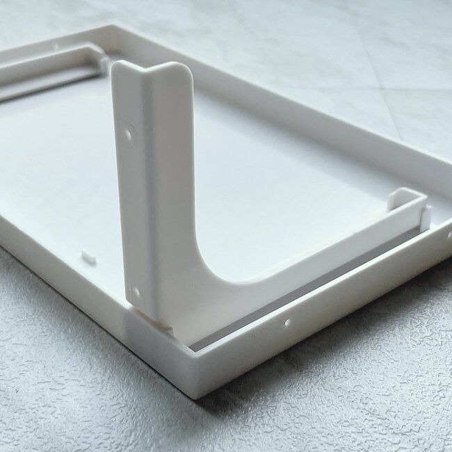 無印良品に売ってそう…！ダイソーでみつけた「浮かせる収納」110円とは思えないほど活躍しています！