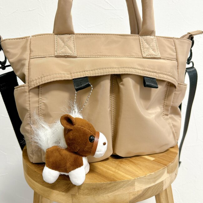 「お手頃価格に即決した」アフタヌーンティーの“多収納ショルダーバッグ”ポケットが8個も付いてて優秀！「整理整頓がしやすい」「シンプルで年代も選ばない」