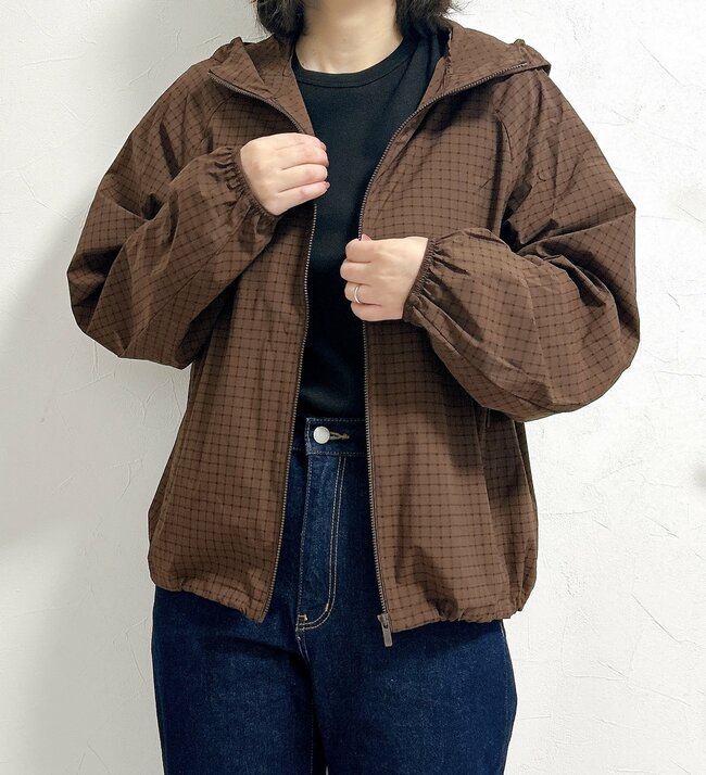 「神作だった〜！」ユニクロの“着る日焼け止め”すぽんと着るだけでカワイイ！「全大人女子に刺さります」「使えすぎる！」