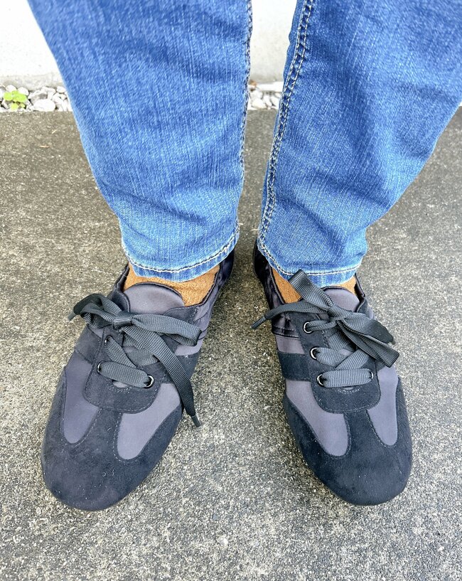 「鬼鬼鬼可愛すぎる」「本気で全色買いするか迷ってる」GUの“めちゃ軽シューズ”楽ちんすぎて、もう他のスニーカーに戻れないよ…！