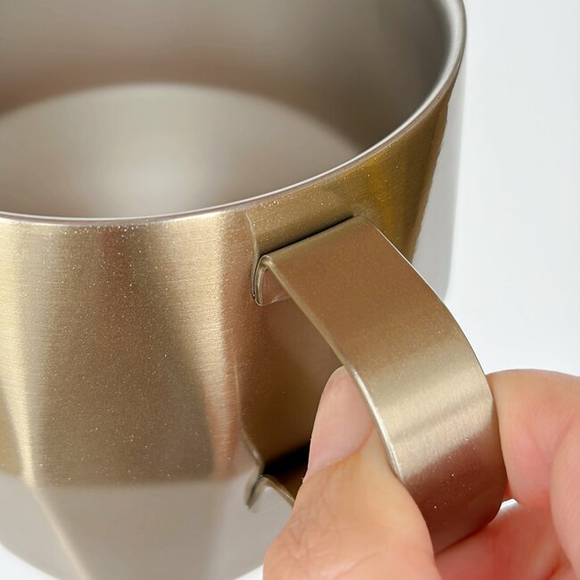 「かわいくて一目惚れ」スターバックスの“きらきら輝くマグカップ”使うたびに幸福感で満たされる~!「たっぷりサイズで形も素敵!」「マグカップだけど飾っておきたい」