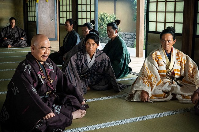 左から、宮部継潤（演：ドンペイ）、小一郎長秀／豊臣秀長（演：仲野太賀）、藤吉郎秀吉（演：池松壮亮）（C）NHK