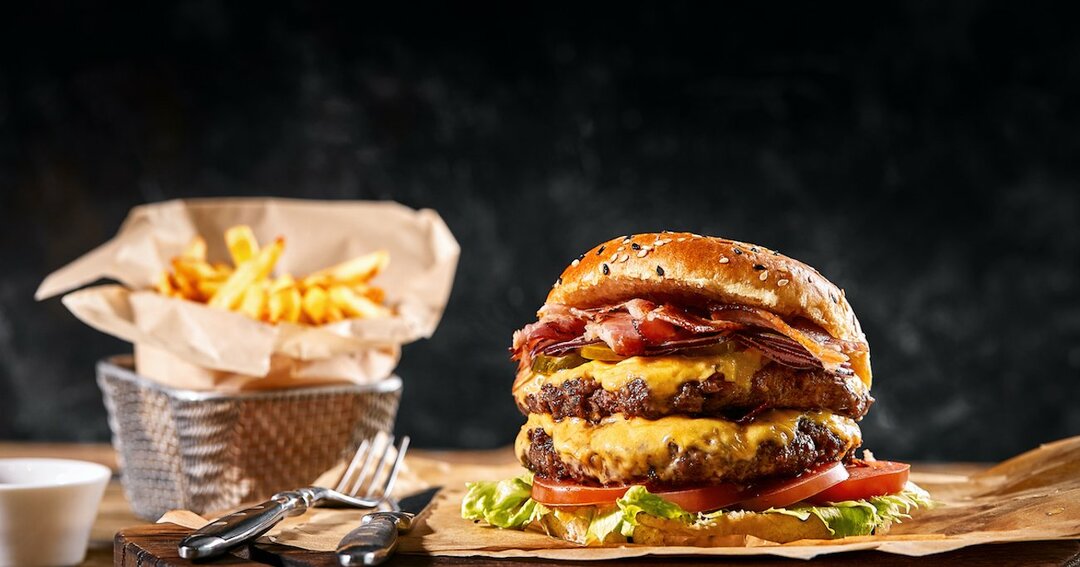チーズバーガーとポテトのセットで注意力が低下する?米研究者が発表
