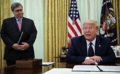 トランプ氏、SNS標的の大統領令に署名　免責を制限