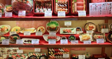 なぜ飲食店の入り口には、実物よりも美味しそうな「食品サンプル」が並んでいるのか？