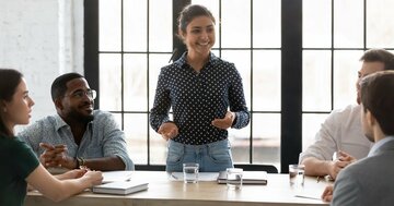 ナイキ研究者がスニーカーの「有毒な接着剤」廃止を求めて相談した意外な人物とは?