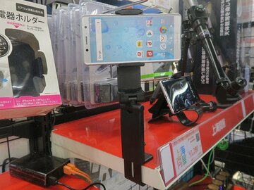 新幹線や飛行機のテーブルに固定できるスマホホルダー