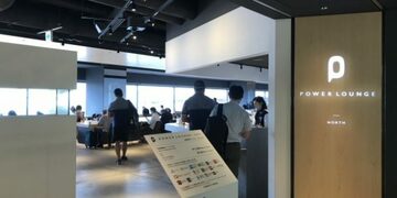 羽田空港にある空港ラウンジ「POWER LOUNGE NORTH」を無料で使えるゴールドカードを紹介！さらに、同伴者料金やラウンジ内のサービスも解説！