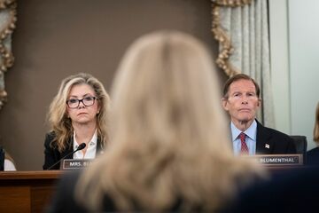 FB内部告発者が議会証言、規制強化の機運高まる