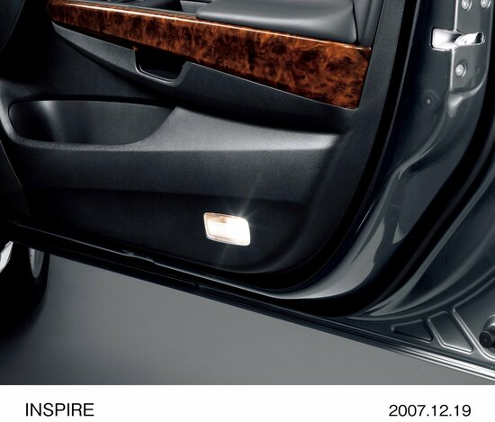 写真:ホンダ「インスパイア」のカーテシーランプ