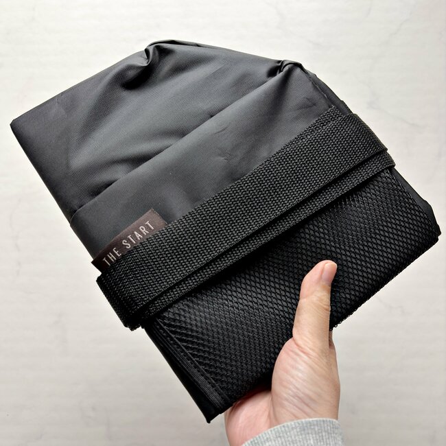 「両手が空いてありがたい」3COINSの”手ぶらで持てる保冷バッグ”ガバッと開くから出し入れが楽ちん!「冷凍食品やアイスのまとめ買いに便利」「雨の日でも大丈夫です」