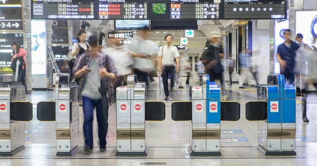 写真：大阪駅改札,自動改札機