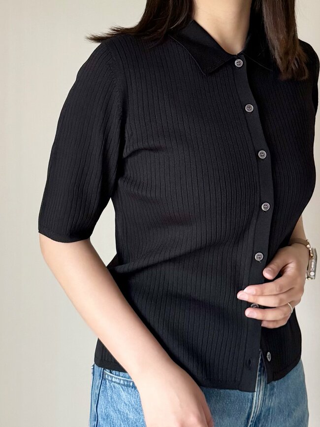 コスパ良すぎて全色欲しくなる！しまむらの「1639円トップス」着るだけで細見えするシルエットが素敵！