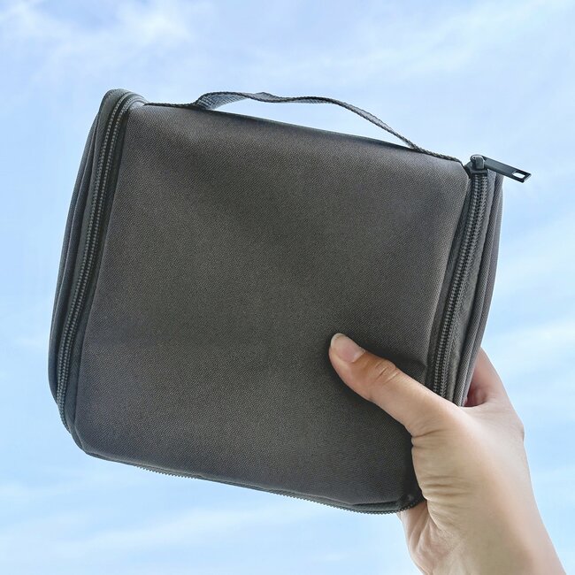 「一度使うと手放せない」「家族全員が愛用中」無印良品の“大容量ポーチ”スキンケアやコスメがたっぷり入って優秀！「旅行の必需品」