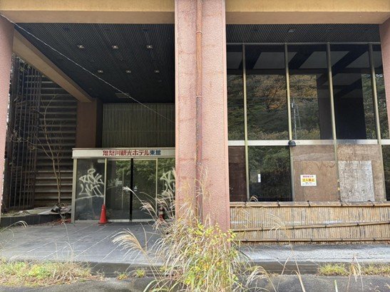 鬼怒川温泉の廃墟ホテル群が暗示する「インバウンド依存」の観光地の末路