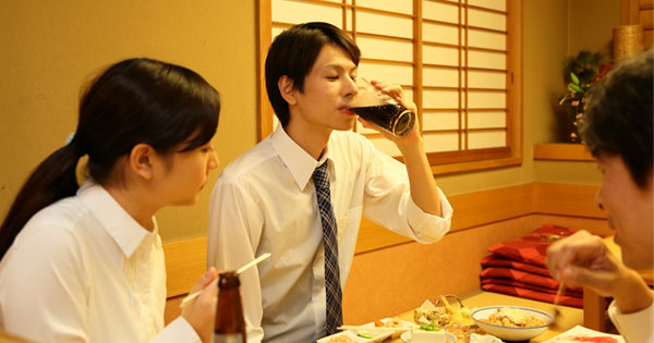お酒を飲まない人が見た飲み会とは お酒を飲まない人が見た飲み会とは