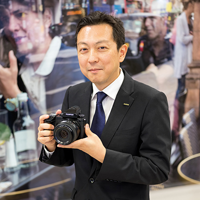 富士フイルム、デジカメ販売台数9割減でも売上を増やせた秘密
