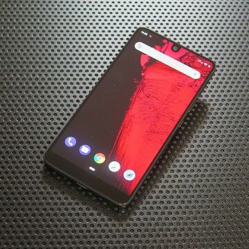 やっと日本に上陸した「Essential Phone」は今でも買う価値アリか？