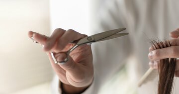 整えるのは髪だけじゃない…納棺の現場で遺族が納得した「最後の髪型」