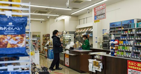 「用もないのにコンビニに行く人」は1年にいくら損しているのか？