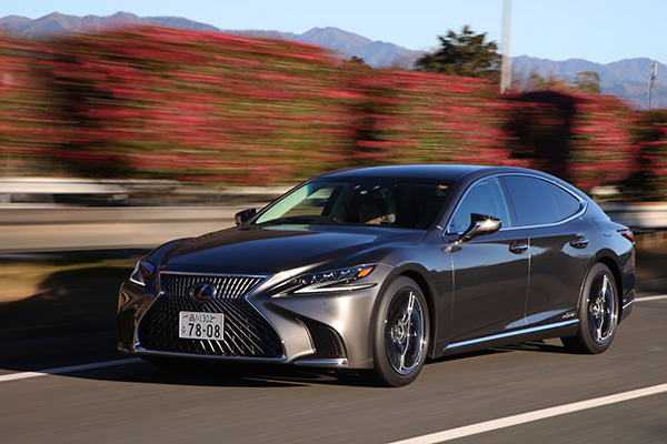 レクサスのフラッグシップに乗った Ls500hは洗練された最高級ハイブリッド Six Car ダイヤモンド オンライン