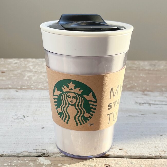 「プレゼントにぴったり」スタバの“お店のカップみたいなタンブラー”が可愛すぎる…！ドリンク券付きでお得感すごい！