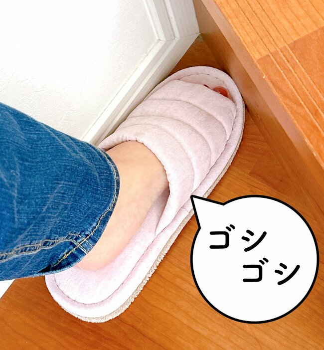 もう普通のスリッパに戻れない…!カインズの“リピ買い続出スリッパ”が買って大正解だった!「ずぼらな私に最適です!」「家族の分も購入」