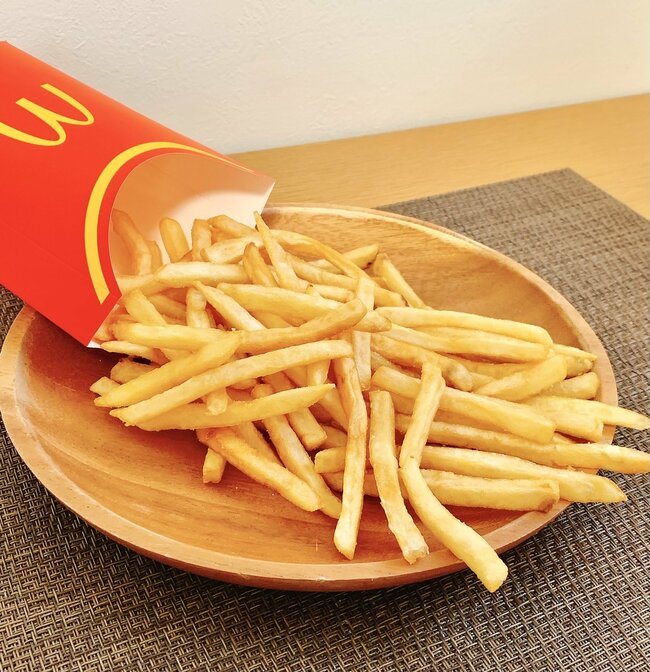 【マック】「ばかウマでした」17時から頼める“やけくそバーガー”肉もチーズも入れすぎだよ！「マジでお昼も食べたい」「満腹になりました」《実食レビュー》