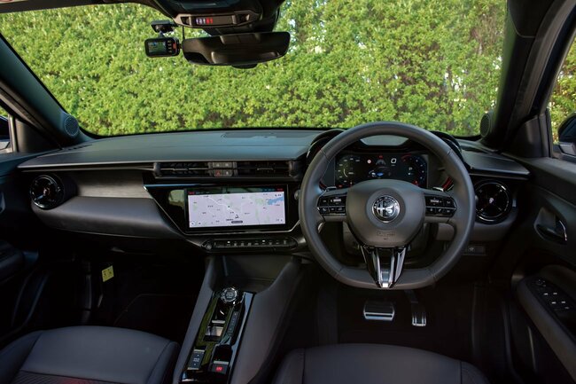 アルファロメオ・ジュニア・イブリダ・プレミアムインパネ