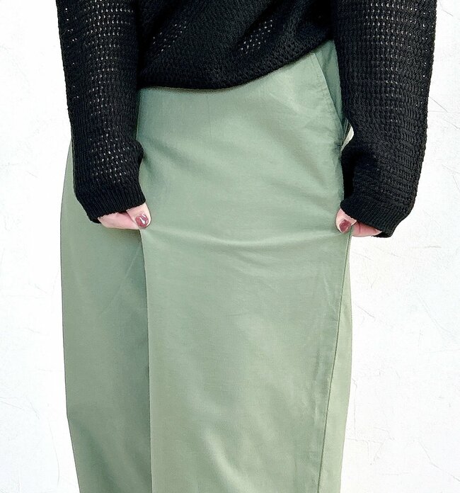 「4色買いしました」「ずっと販売して」ユニクロの“楽ちんパンツ”が本当に履きやすい！「立ち姿がキレイに見える」