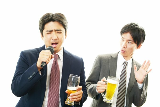 「もう一緒に働きたくない」と嫌われる人がカラオケでやっている超NG行動ワースト1