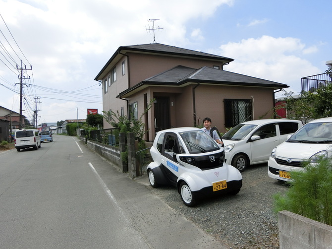熊本県とホンダの超小型モビリティ実証の風景。福祉施設からの訪問介護用として活用するも、高齢者自身の移動としては想定せず