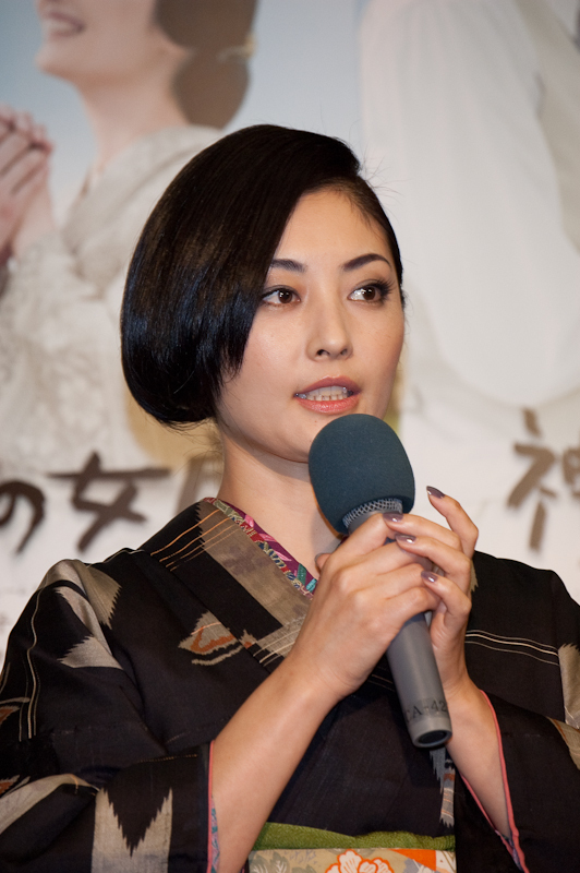 NHK土曜ドラマスペシャル「神様の女房」完成会見<br />「演技に煮詰まった時は『ONE PIECE』の話をして、二人で盛り上がっていました(笑)」