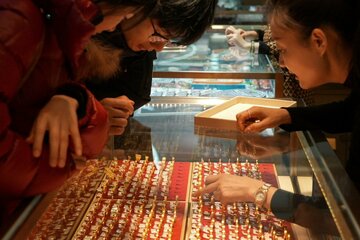 中国「おばちゃん」投資家、金銀急騰に一役