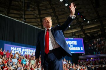 トランプ氏、中間選挙前には「イラン攻撃せず」