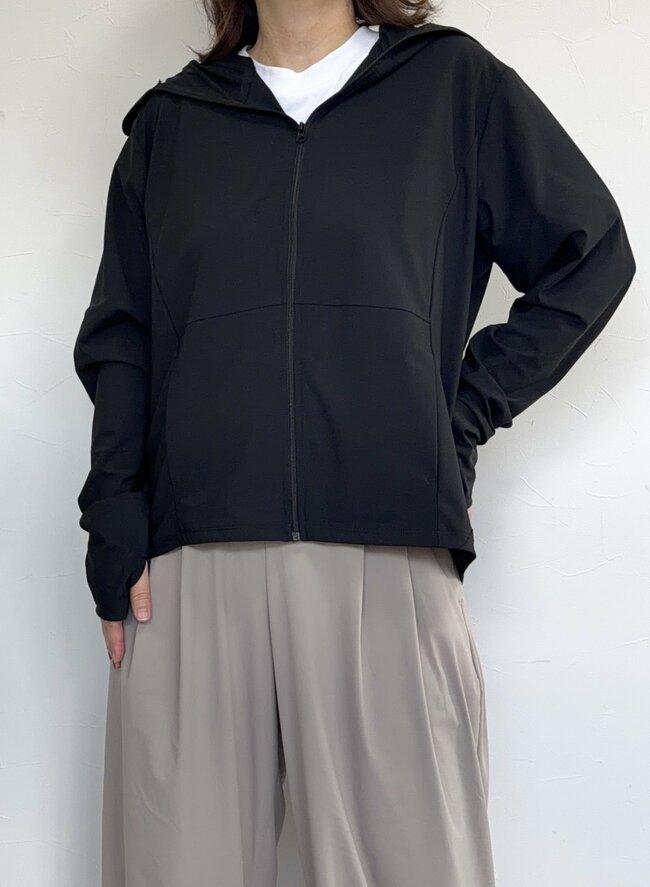 【ワークマン】気温32℃の炎天下でも快適!1900円の「ひんやり遮熱パーカー」顔まわりを紫外線対策できて嬉しい《購入レビュー》