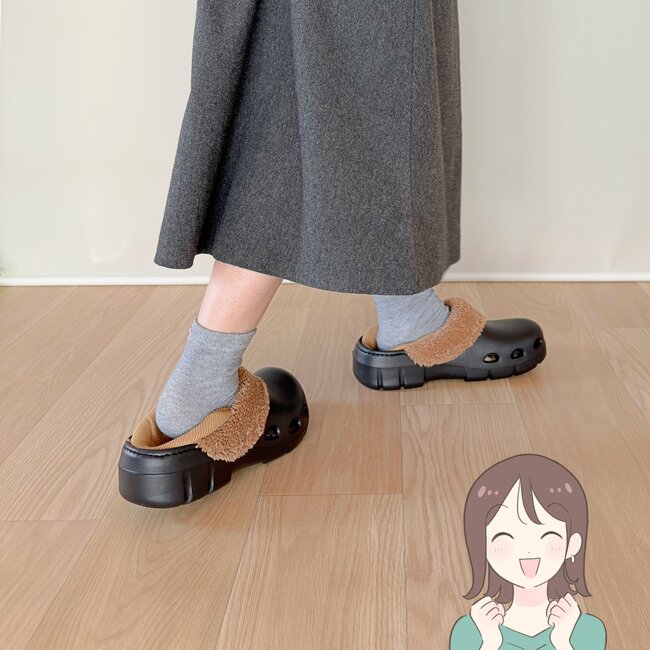足がスポッと入って楽ちん!ワークマンの“1500円シューズ”ぽかぽか暖かいし、ぽてっとした形がかわいい!