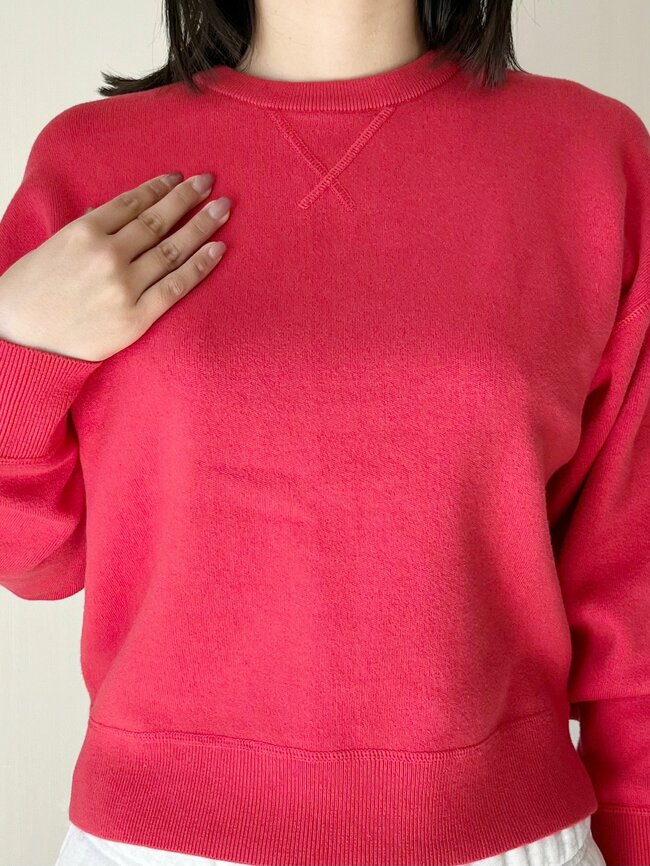 「着心地良すぎて追加購入」「3着目です」ユニクロCの“スウェットみたいなニット”楽ちんなのにオシャレ!「キレイに着こなせます」