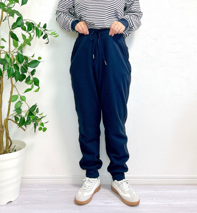 「これ無しで冬は乗り越えられない」ユニクロの“まるで履く毛布”がスッキリ見えして楽ちん!「夫婦でリピート買い」「こんなにも暖かいんだと感動」