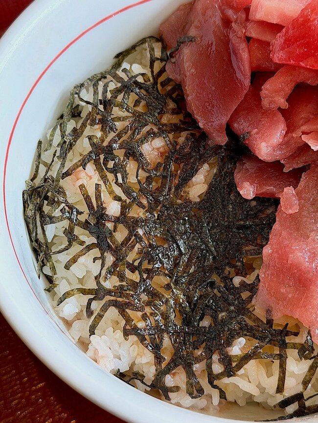 「良い意味で期待を裏切られた」なか卯の“まぐろ2倍どんぶり”食べ応えがスゴすぎる!「お腹いっぱい」「シンプルに美味しい」《実食レビュー》