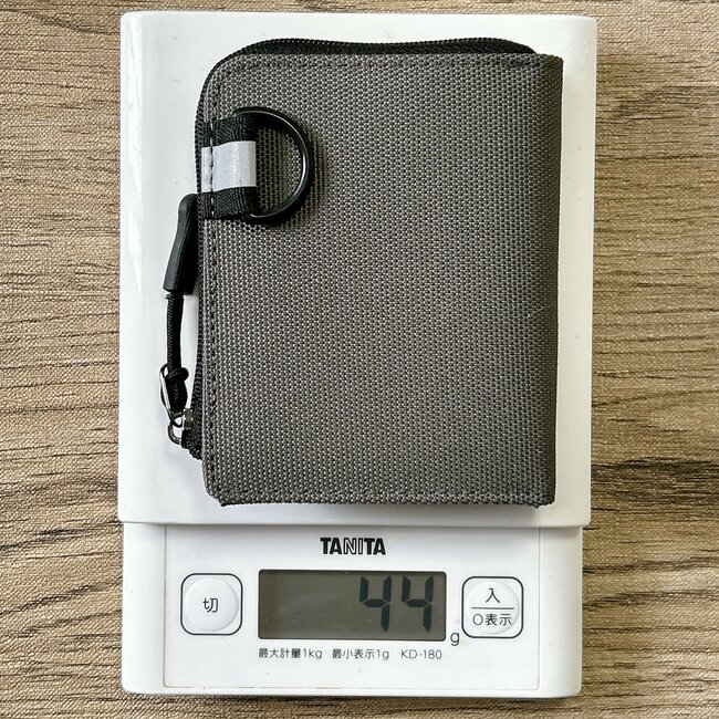 ガバッと開いて使いやすい！ワークマンの「コンパクトな財布」お会計がスムーズになった！